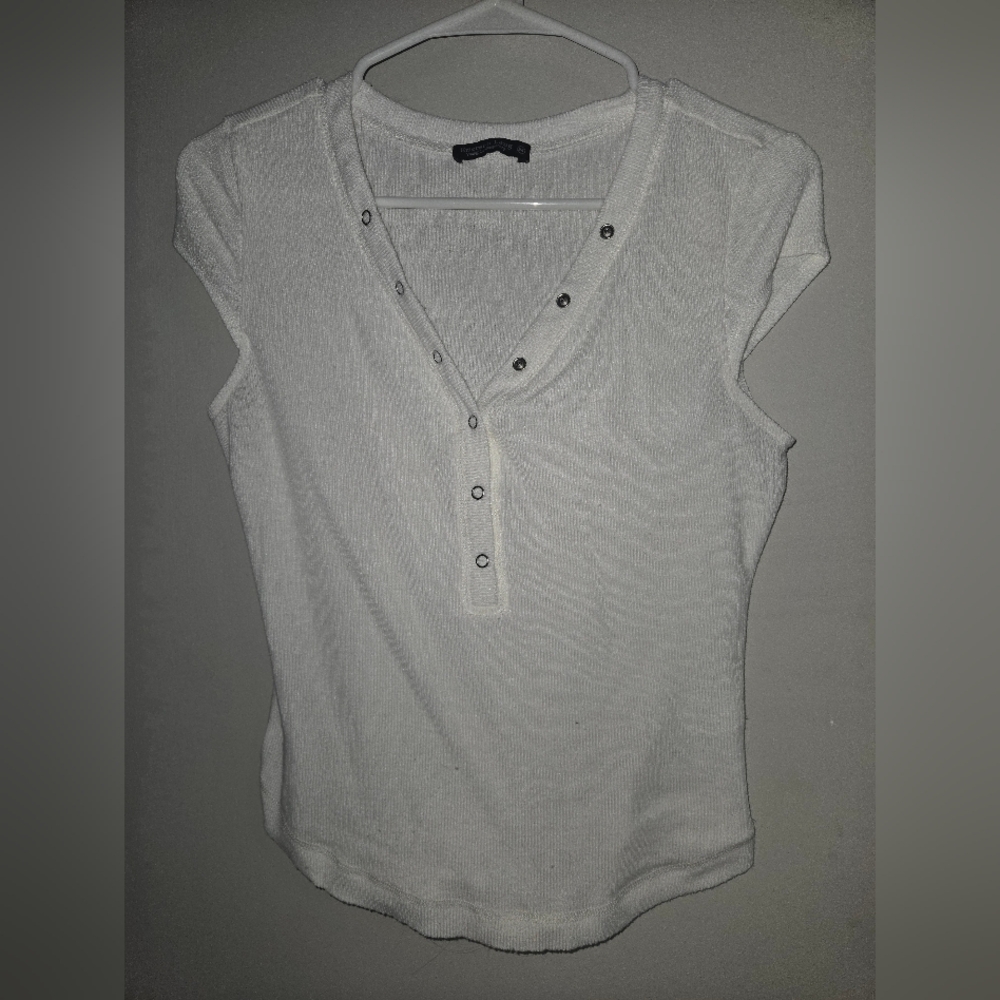 Elegant White Buttoned V-Neck Women's Top